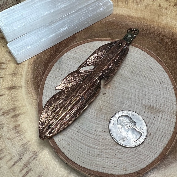 VTG| Feather AB Crystal Pendant 🧡🩵✨ - Picture 5 of 5